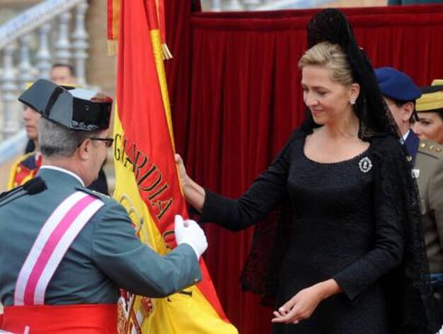 La Infanta Cristina en la entrega de la bandera a la IV Zona de la Guardia Civil