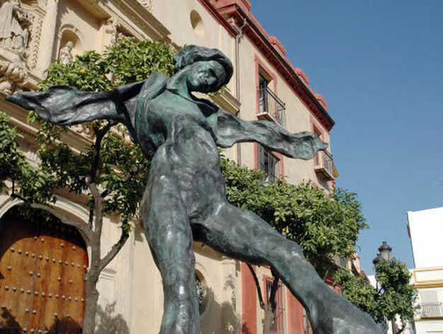 Estatuas de Dal&iacute; en la Plaza del Salvador