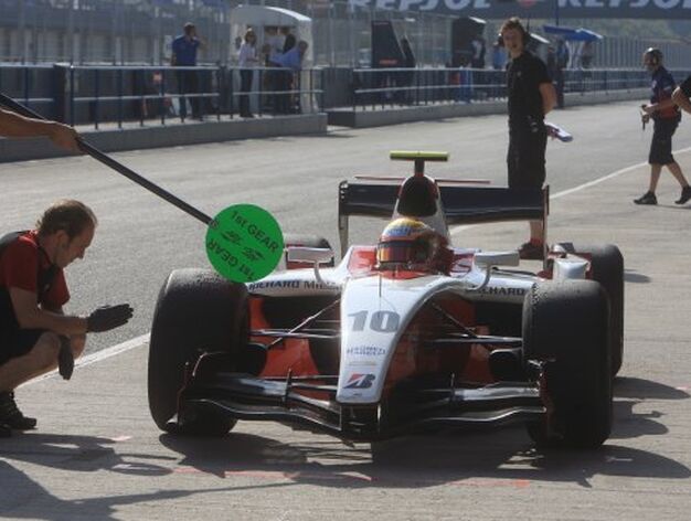 El colectivo ONCE de Jerez acudi&oacute; al Circuito de Jerez para visitar al equipo espa&ntilde;ol Barwa Addax Team y experimentar de cerca las sensaciones del automovilismo en la GP2 Series.  

Foto: Juan Carlos Toro
