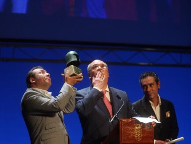 Atilano, Alfonso y Fernando Pacheco, propietarios de La Moderna, dedican el Premio a la Promoci&oacute;n a sus padres ya fallecidos.

Foto: Juan Carlos Toro