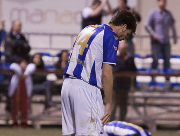 Los jugadores se lamentan tras el gol del Atl&eacute;tico Ciudad.

Foto: LOF