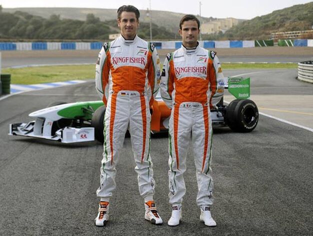 Los pilotos del equipo Force India en el circuito de Jerez.

Foto: Agencia