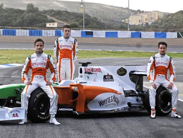 Los pilotos del equipo Force India en el circuito de Jerez.

Foto: Agencia