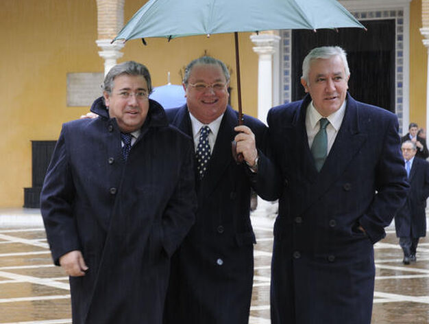 Juan Ignacio Zoido, portavoz del PP en Sevilla, y Javier Arenas, presidente del PP de Andaluc&iacute;a.

Foto: Juan Carlos V&aacute;zquez