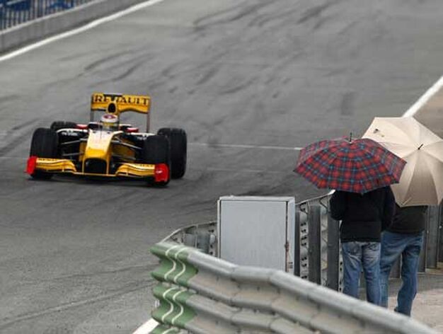 Monoplaza del piloto Vitaly Petrov del equipo Renault rodando

Foto: Juan Carlos Toro
