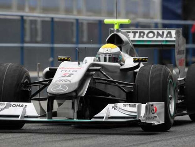 Nico Rosberg del Mercedes GP Petrona en su coche

Foto: Juan Carlos Toro