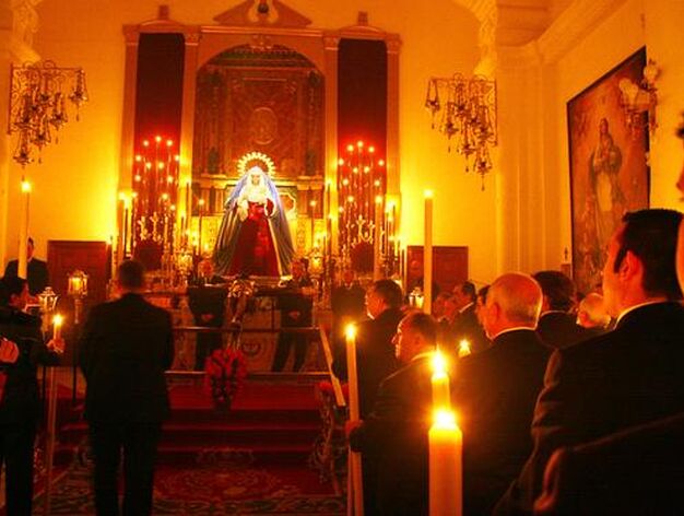 El Cristo de la Expiraci&oacute;n, que preside el V&iacute;a Crucis de Huelva, ya est&aacute; en la capilla de las Hermanas de la Cruz.

Foto: Alberto Dom&iacute;nguez