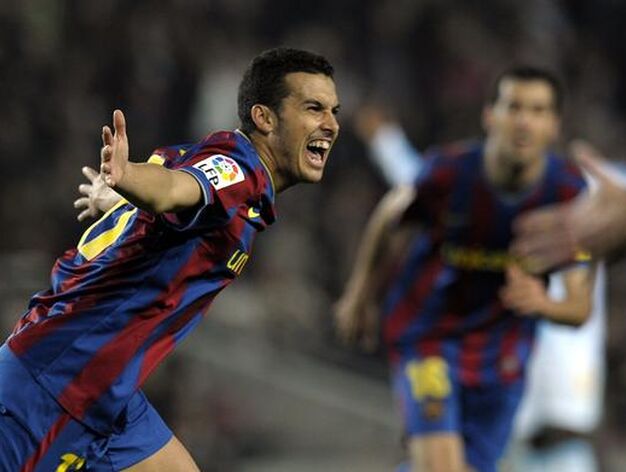 Pedro festeja el tanto que adelantaba al Barcelona por primera vez en el partido. / AFP