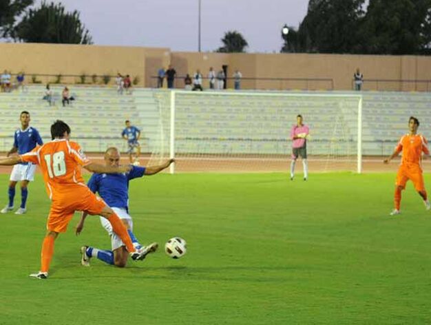 Pablo Redondo hizo el primer gol, Luisma el segundo y el delantero sevillano Anto&ntilde;ito cerr&oacute; la cuenta 

Foto: Elias Pimentel