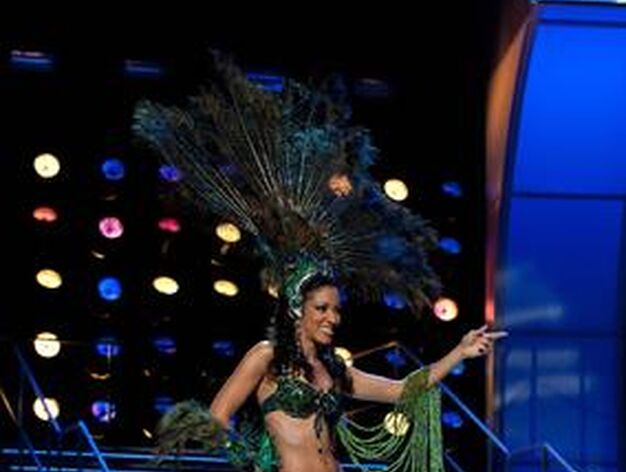 La candidata costarricense a Miss Universo 2010, Marva Wright, desfila con su traje nacional. 

Foto: EFE