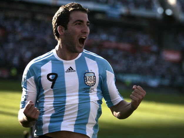Espa&ntilde;a cae goleada ante Argentina en el Monumental de Buenos Aires. / EFE