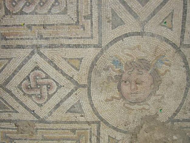 Mosaico hallado en la Casa de la Columna.

Foto: Diario de Sevilla