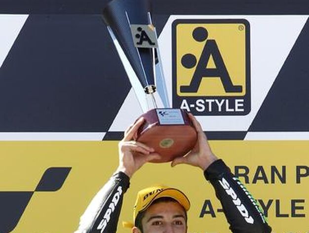 Andrea Iannone celebra su victoria en la carrera de Moto 2 del Gran Premio de Arag&oacute;n.

Foto: Reuters