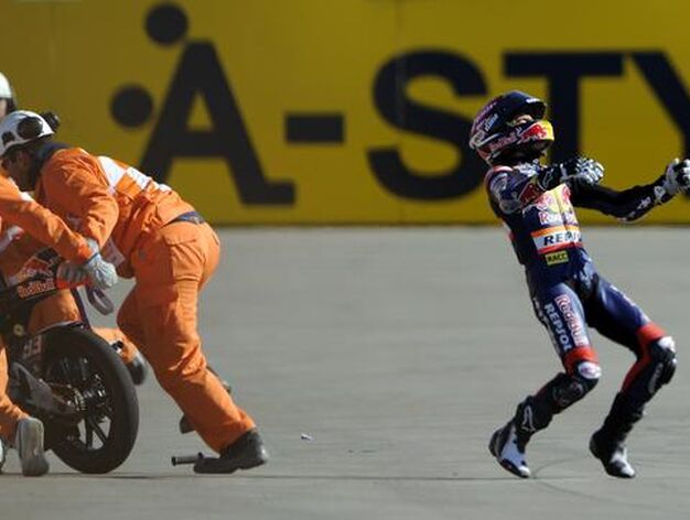 Marc M&aacute;rquez, frustrado tras su ca&iacute;da en el Gran Premio de Arag&oacute;n.

Foto: Efe / Afp Photo / Reuters