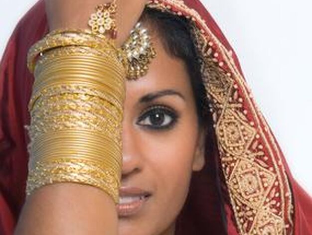 La core&oacute;grafa, cantante y presentadora de tv, Mistri, protagoniza el espect&aacute;culo 'Sue&ntilde;os de Bollywood'.