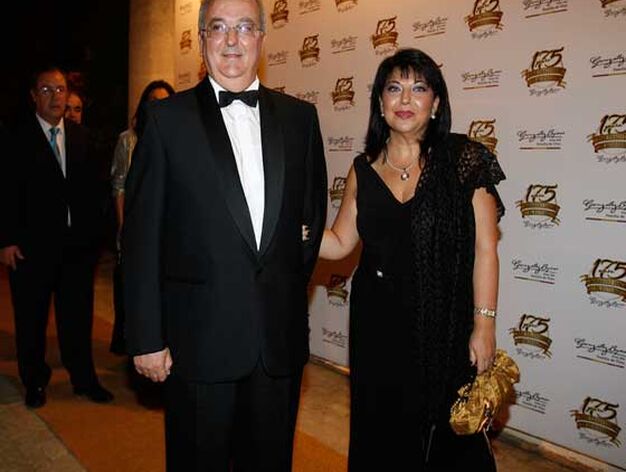 Antonio Fern&aacute;ndez posa con su esposa Esperanza Perea.

Foto: Pascual