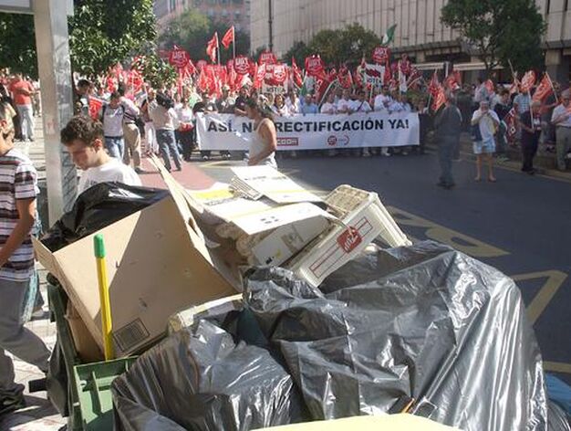 Miles de ciudadanos secundan la huelga general del 29-S en Huelva.

Foto: Esp&iacute;nola &middot; Paqui Segarra