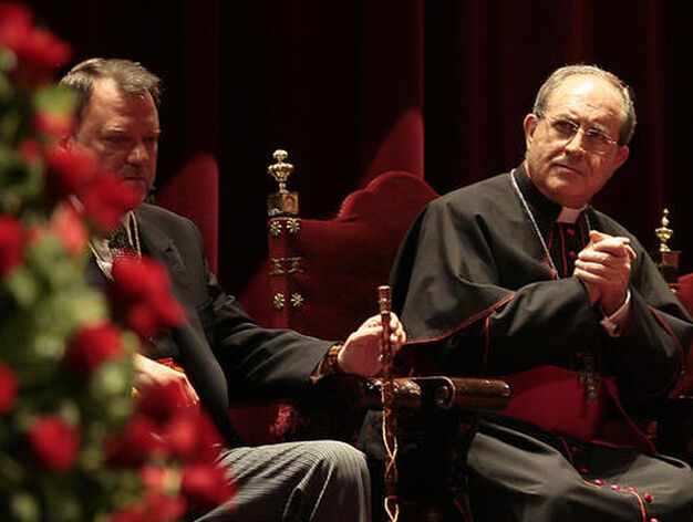 Monteseir&iacute;n junto al arzobispo durante el preg&oacute;n.

Foto: Juan Carlos Munoz