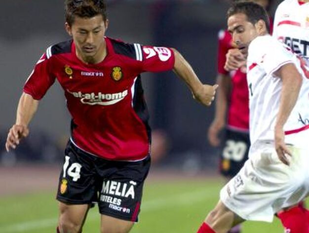 El Mallorca-Sevilla acaba en un empate que no ayuda en los objetivos a ninguno de los dos equipos.

Foto: efe