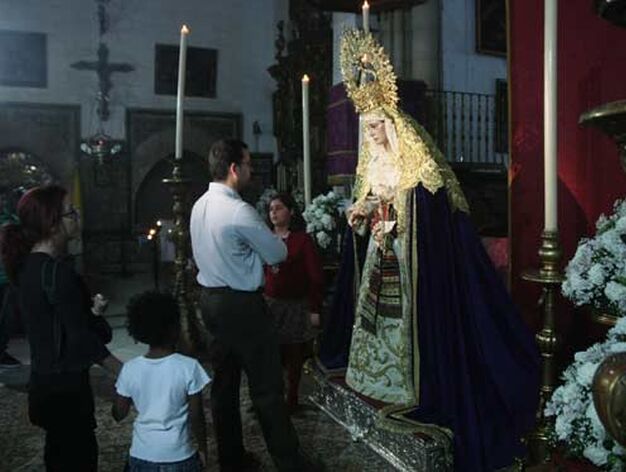 La Virgen del Carmen Doloroso en su besamanos.

Foto: A.S.Carrasco
