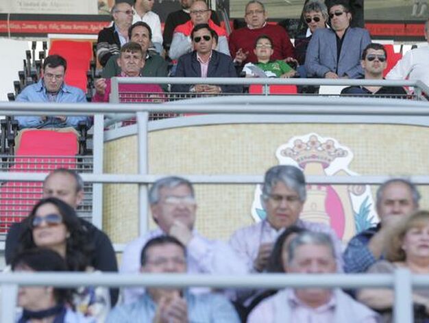 El Algeciras vence al San Fernando con goles de Chapi y vuelve a la 'liguilla'.El p&uacute;blico impuls&oacute; y anim&oacute; al equipo en todo momento./Fotos:J.M.Qui&ntilde;ones

Foto: J.M.Q.