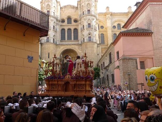El buen tiempo acompa&ntilde;a a las procesiones en este primer d&iacute;a de Semana Santa

Foto: Sergio Camacho