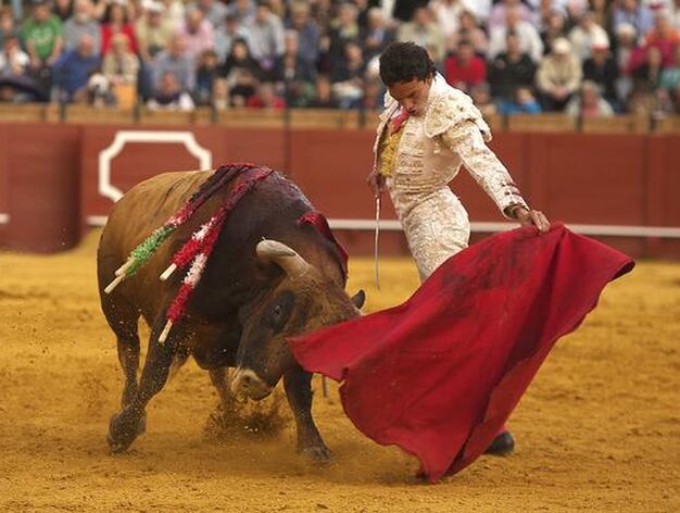 lfonso Oliva Soto, en el toro que cerr&oacute; la tarde.

Foto: Juan Carlos Mu&ntilde;oz