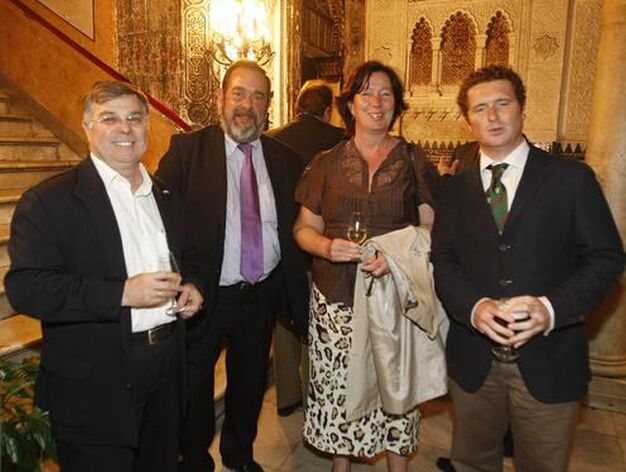 El andalucista Enrique Mart&iacute;nez; Juan Vidal, de Ateia; Kate Bonner, de la APBC; y Javier Copano.

Foto: Jose Braza