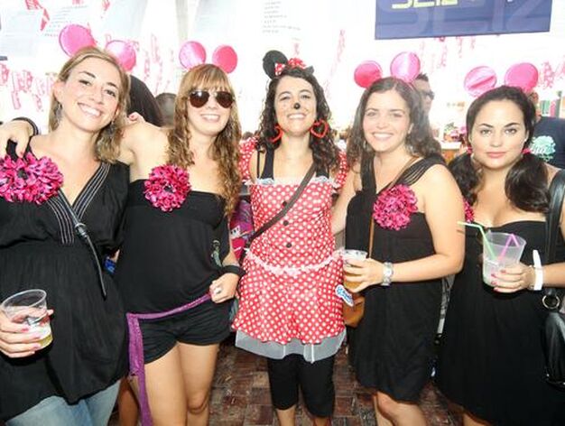 Cris y sus amigas de Madrid celebraron su despedida de soltera. 

Foto: Punto Press