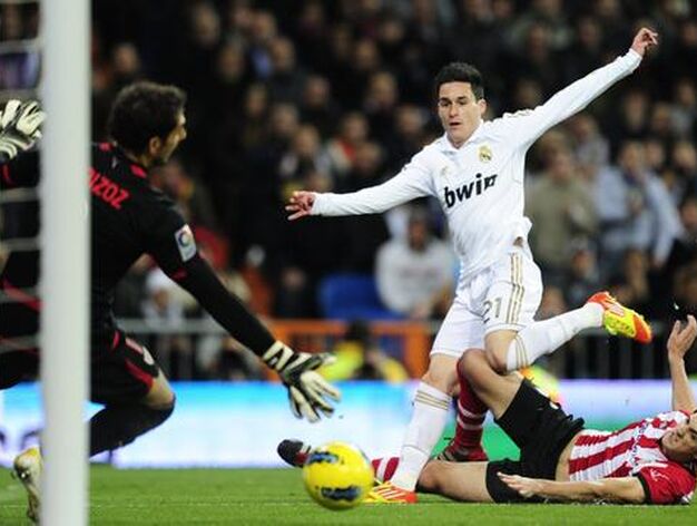 El Real Madrid golea 4-1 al Athletic de Bilbao de Bielsa en el Bernab&eacute;u. / AFP