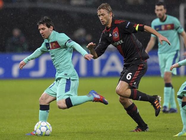 El Barcelona gana en Leverkusen (1-3) gracias a dos goles de Alexis S&aacute;nchez y uno de Messi.

Foto: EFE