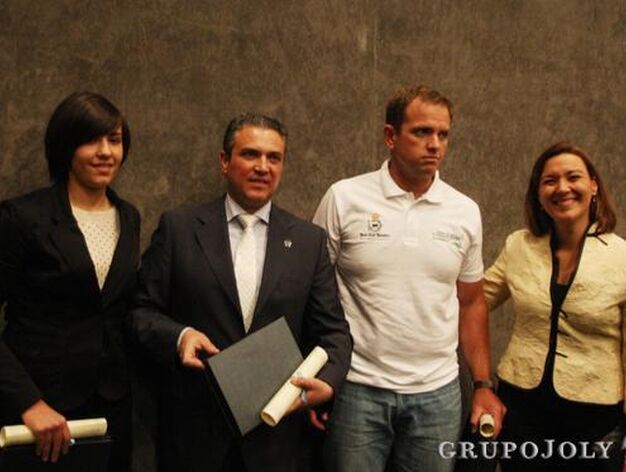 De izquierda a derecha: Valeria Palma, Javier Baglietto, Rafa Trujillo y la alcaldesa de La L&iacute;nea Gemma Araujo 

Foto: Paco Guerrero