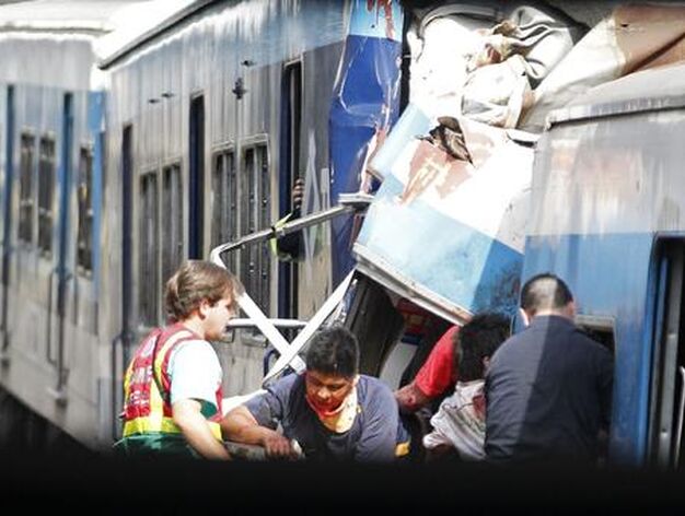 Un accidente cerca de Buenos Aires origina cientos de heridos y un gran n&uacute;mero de muertos.

Foto: AFP Photo/ Reuters