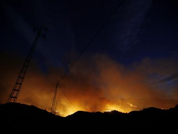 El incendio extendido por los municipios de Alhaur&iacute;n el Grande, Mijas, Oj&eacute;n, Monda y Marbella

Foto: Sergio Camacho