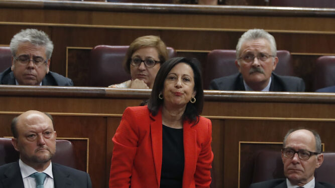 Margarita Robles acusa al PSOE de "secretismo" en las negociaciones con el Gobierno