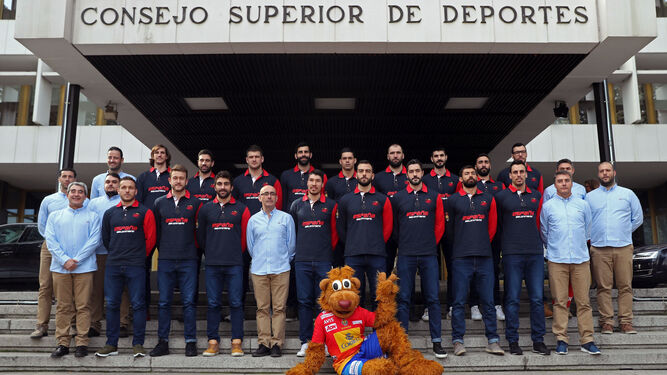 La seleccion española posa en el CSD antes de partir a Metz, sede del del grupo de España en el Mundial.