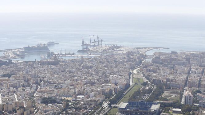 Vista aérea del cauce del Guadalmedina.