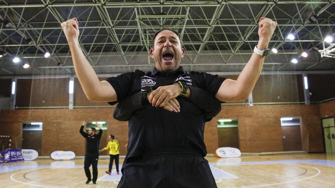 Diego Carrasco celebra con júbilo la clasificación para la Copa de la Reina.