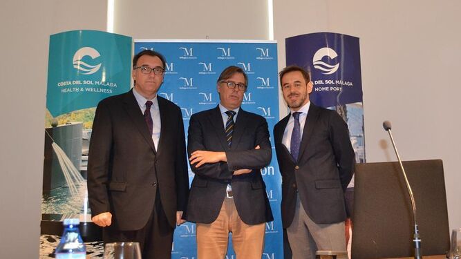 Arturo Bernal, José Carlos Escribano y Oscar Perelli, ayer, en una jornada sobre el mercado nacional.