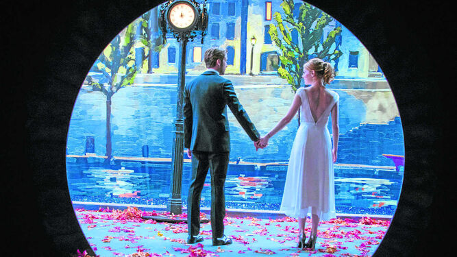 Ryan Gosling y Emma Stone, en una imagen de 'La ciudad de las estrellas (La La Land)', la película con más posibilidades de triunfo.