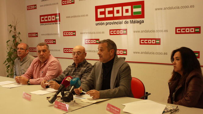 Representantes de CCOO e IU, ayer, en la rueda de prensa.