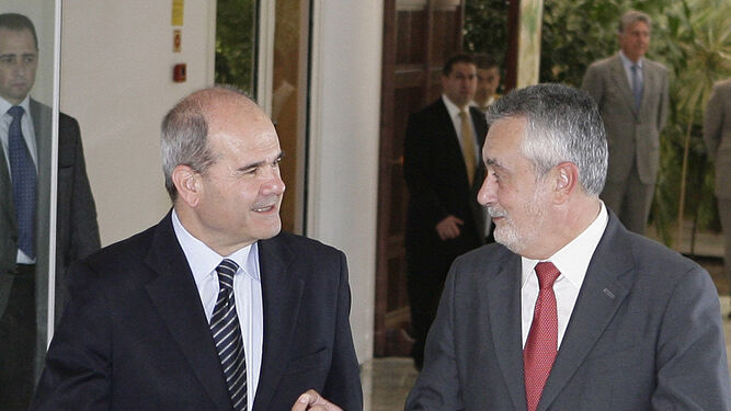 Los ex presidentes Manuel Chaves y José Antonio Griñán.