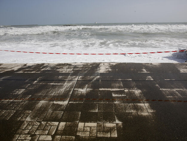 El temporal de levante pone a prueba la estabilidad de las playas