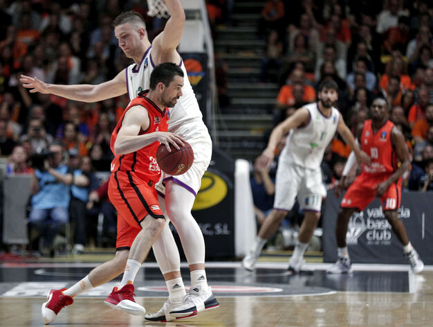 El Valencia Basket-Unicaja del partido definitivo de la final de la Eurocup, en im&aacute;genes