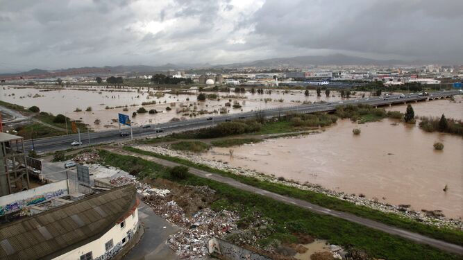 Cauce del río Guadalhorce desbordado en las inundaciones de 2010.
