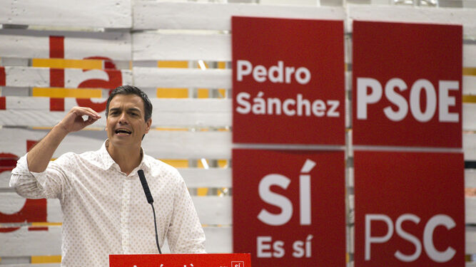 Pedro Sánchez interviene en un acto de su campaña.
