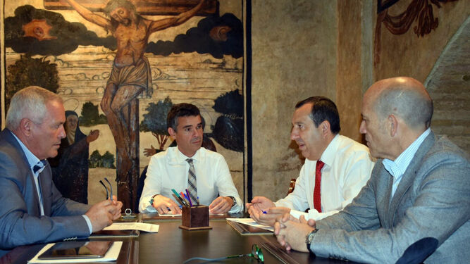 Reunión entre el equipo de gobierno y la Junta de Andalucía.