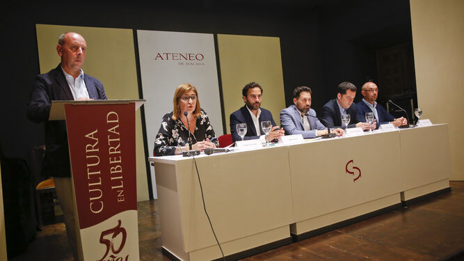 Ysabel Torralbo, Daniel Pérez, Francisco Pomares, Alejandro Carballo y Eduardo Zorrilla durante la mesa.