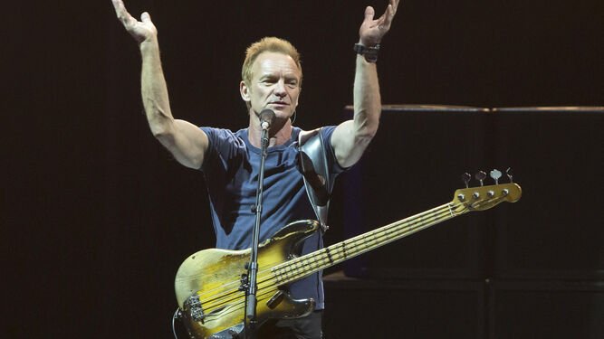 Sting, animando al público a acompañarlo con palmas.