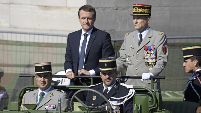 Macron y Pierre de Villiers durante el desfile militar por el Día de la Bastilla